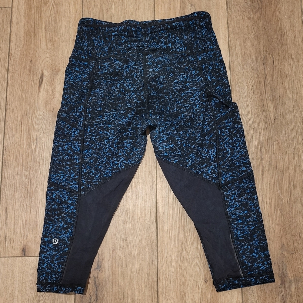 Lululemon Outrun 17" CropIced Wave Capri Black / Black - Picture 2 of 7